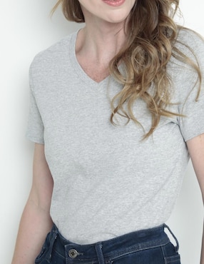 Playera manga corta Weekend cuello V para mujer