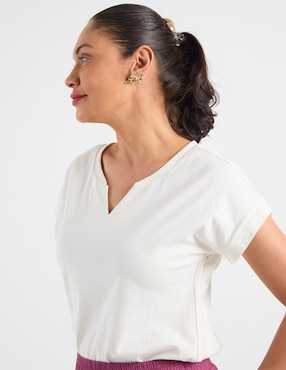 Playera manga corta Weekend cuello v para mujer
