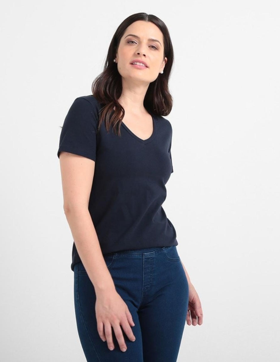 Playera Weekend cuello V para mujer