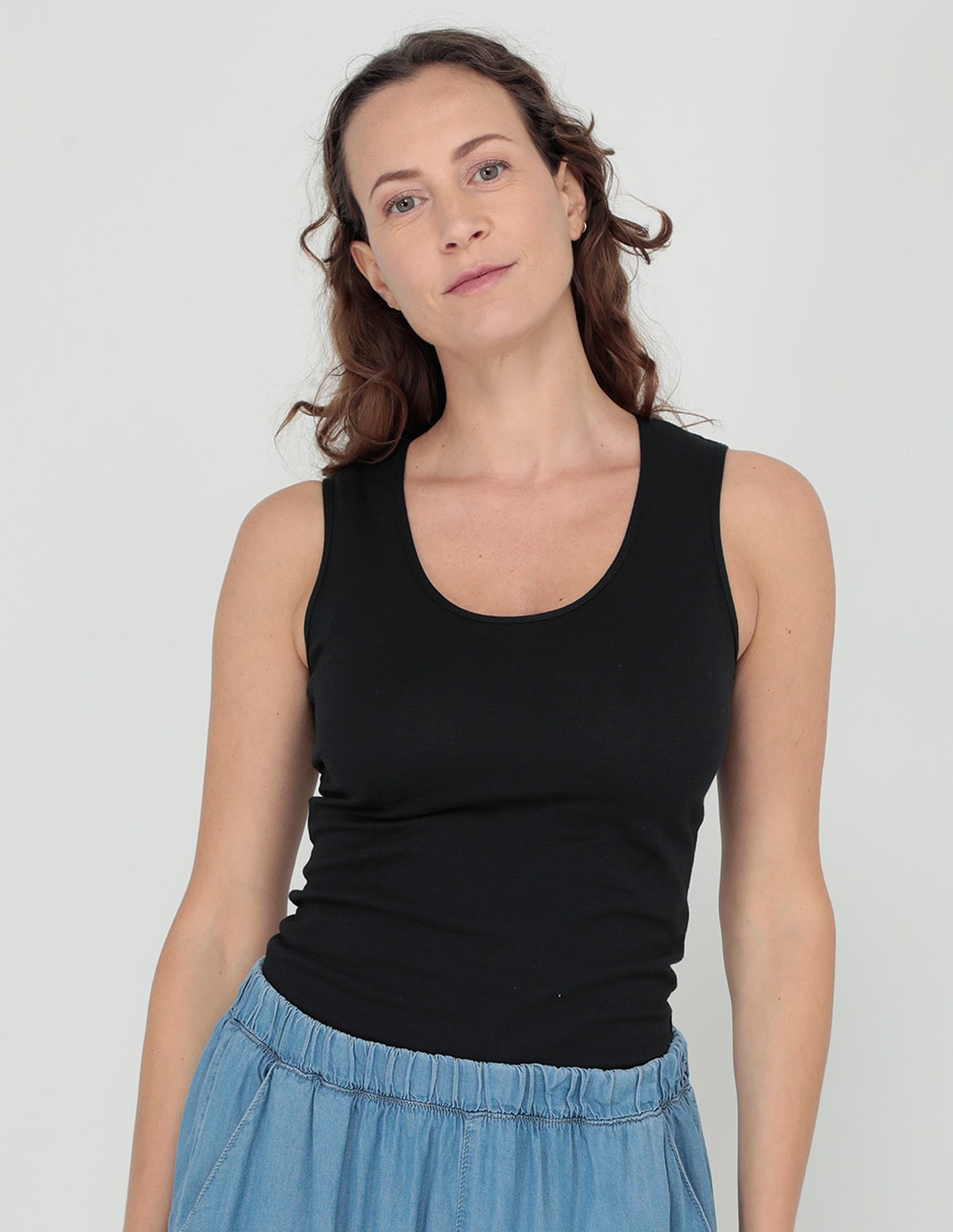 Top cuello redondo escote regular tirante ancho Top cuello redondo escote regular tirante ancho