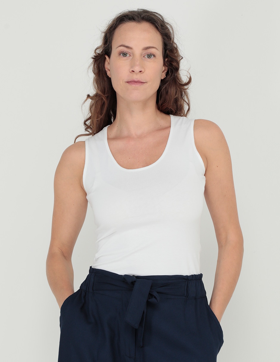Top cuello redondo escote regular tirante ancho