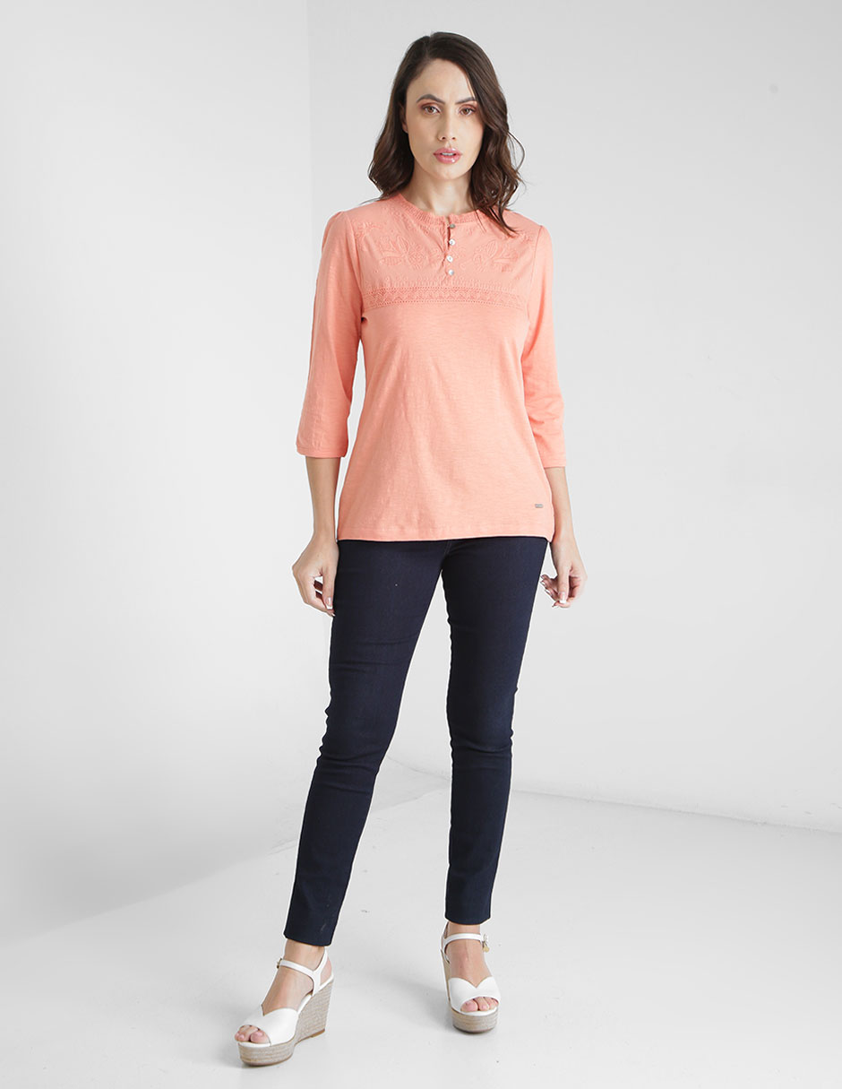 Playera manga 3/4 cuello redondo para mujer 3