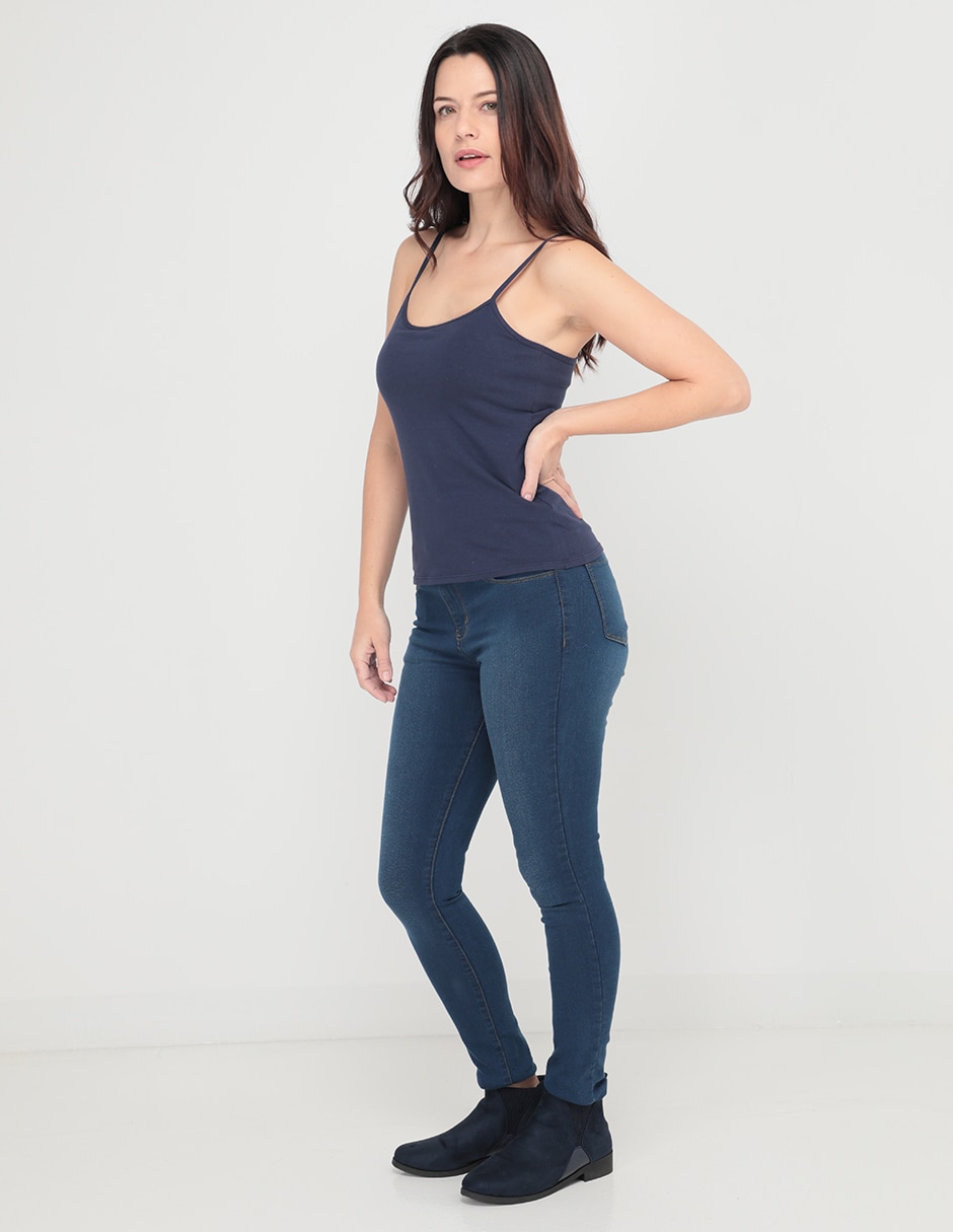 Top cuello redondo escote regular tirante delgado 3