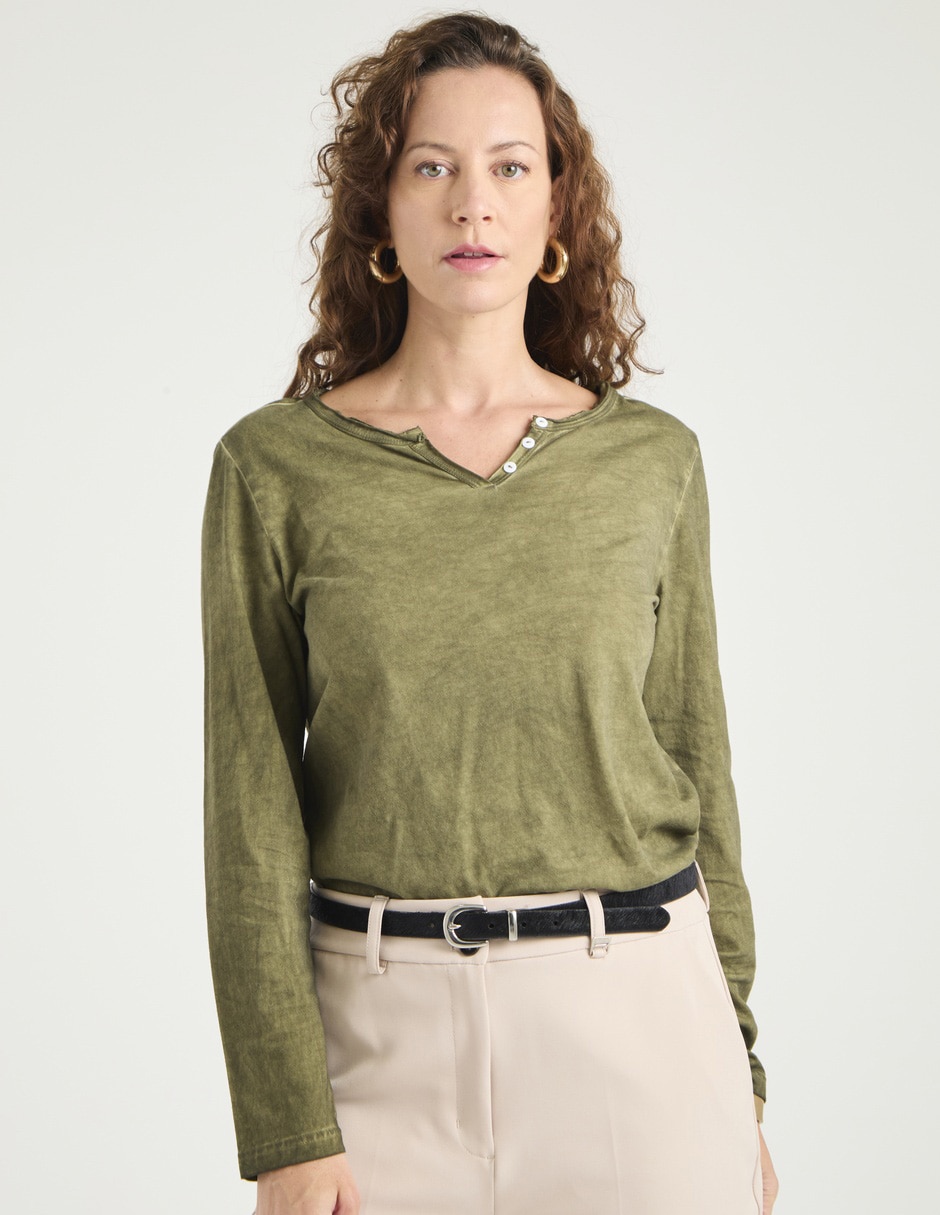 Playera manga larga cuello V para mujer 1
