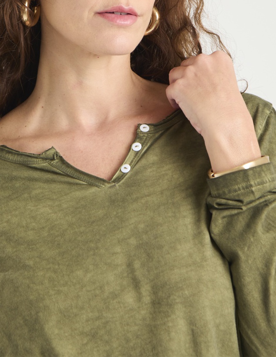 Playera manga larga cuello V para mujer 4