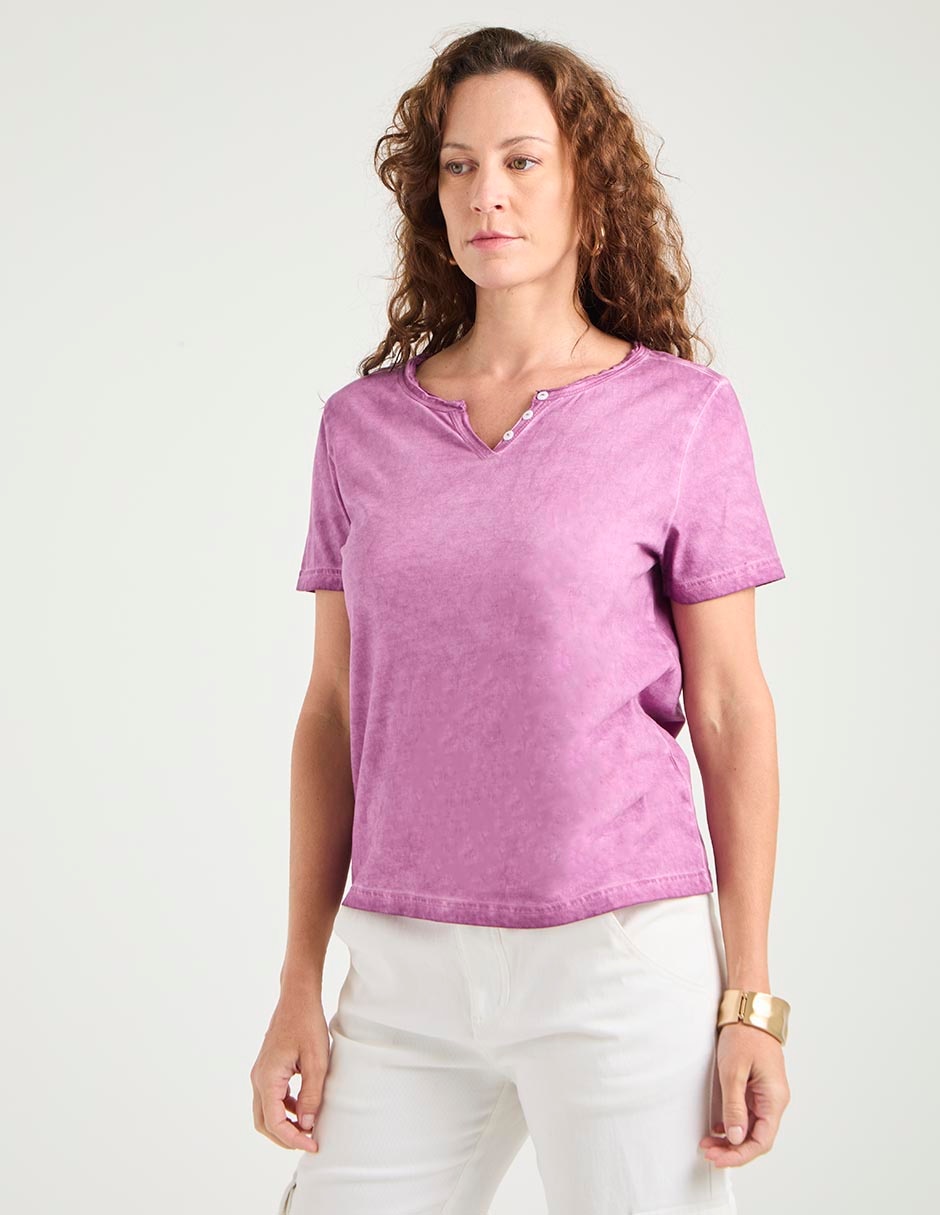 Playera manga corta cuello henley para mujer