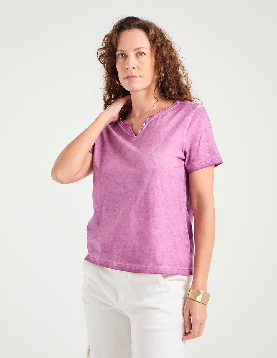Playera manga corta cuello henley para mujer 5