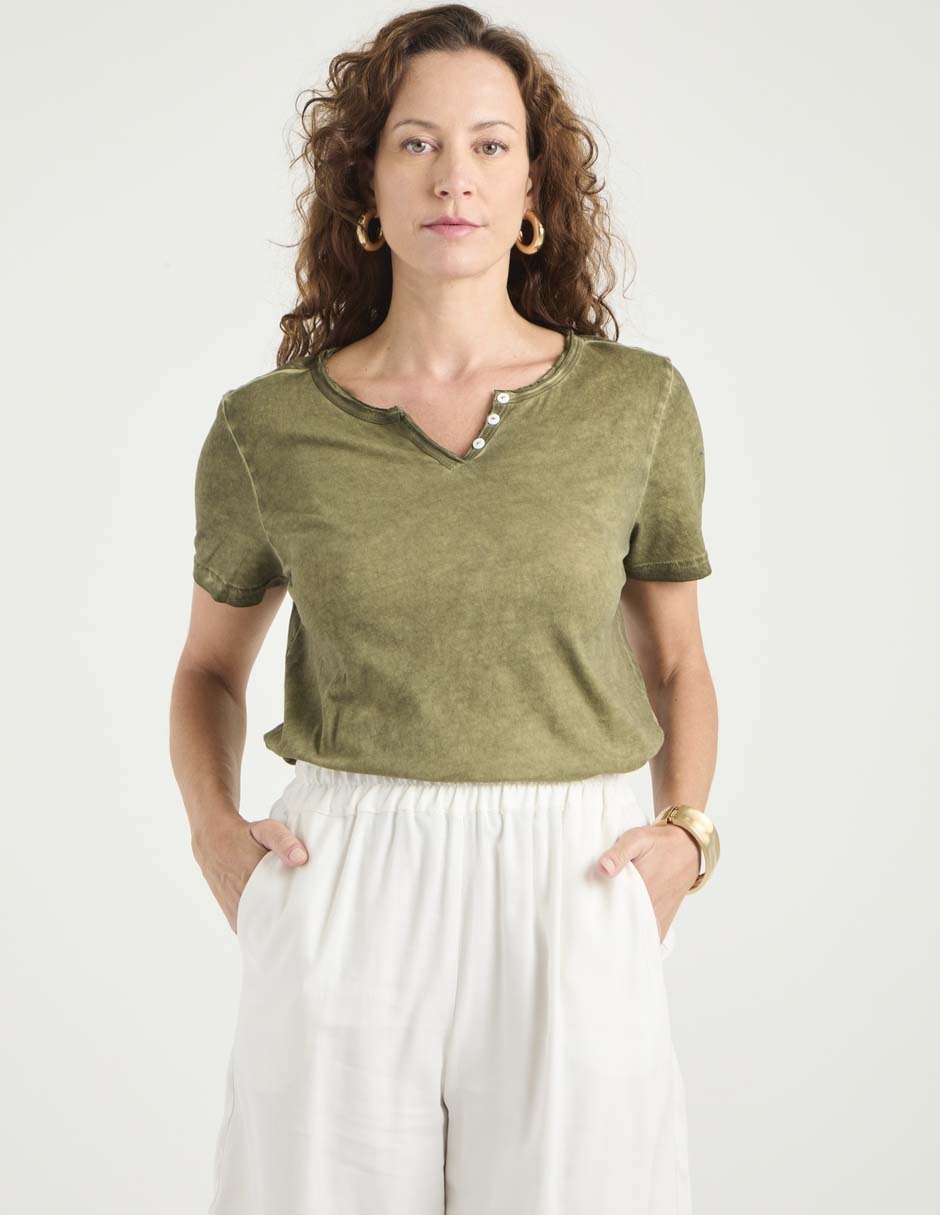 Playera manga corta cuello henley para mujer Playera manga corta cuello henley para mujer