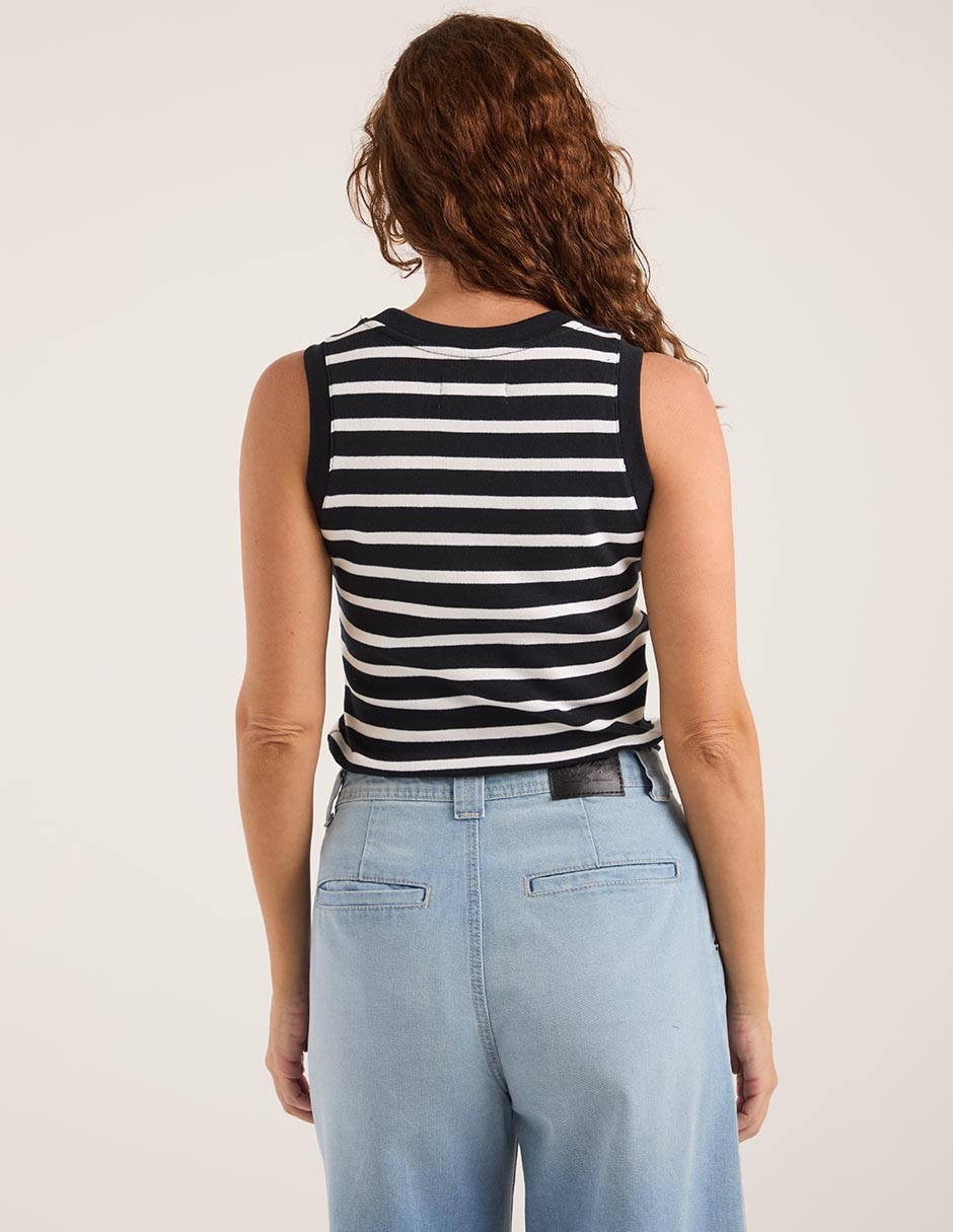 Playera cuello redondo para mujer 2