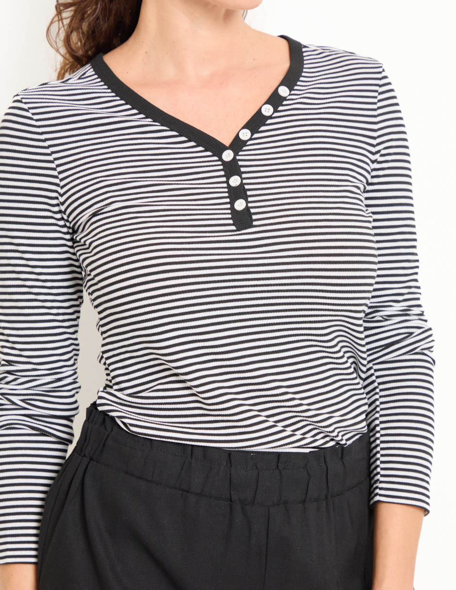 Playera manga larga cuello henley para mujer 4