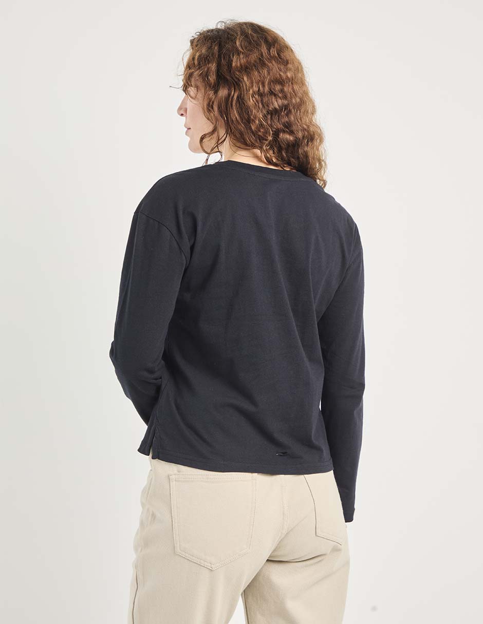 Playera manga larga cuello redondo para mujer 5