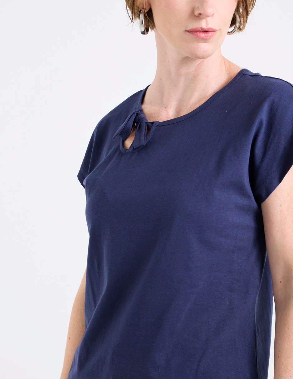 Playera manga corta cuello con amarre para mujer 4