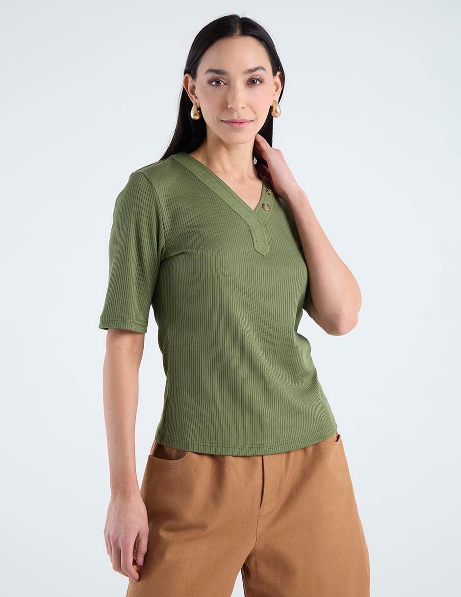 Playera manga al codo cuello V para mujer