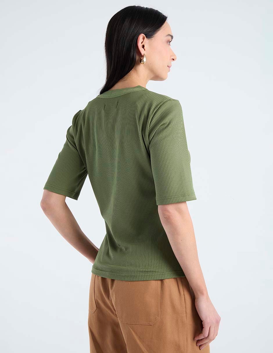 Playera manga al codo cuello V para mujer 6