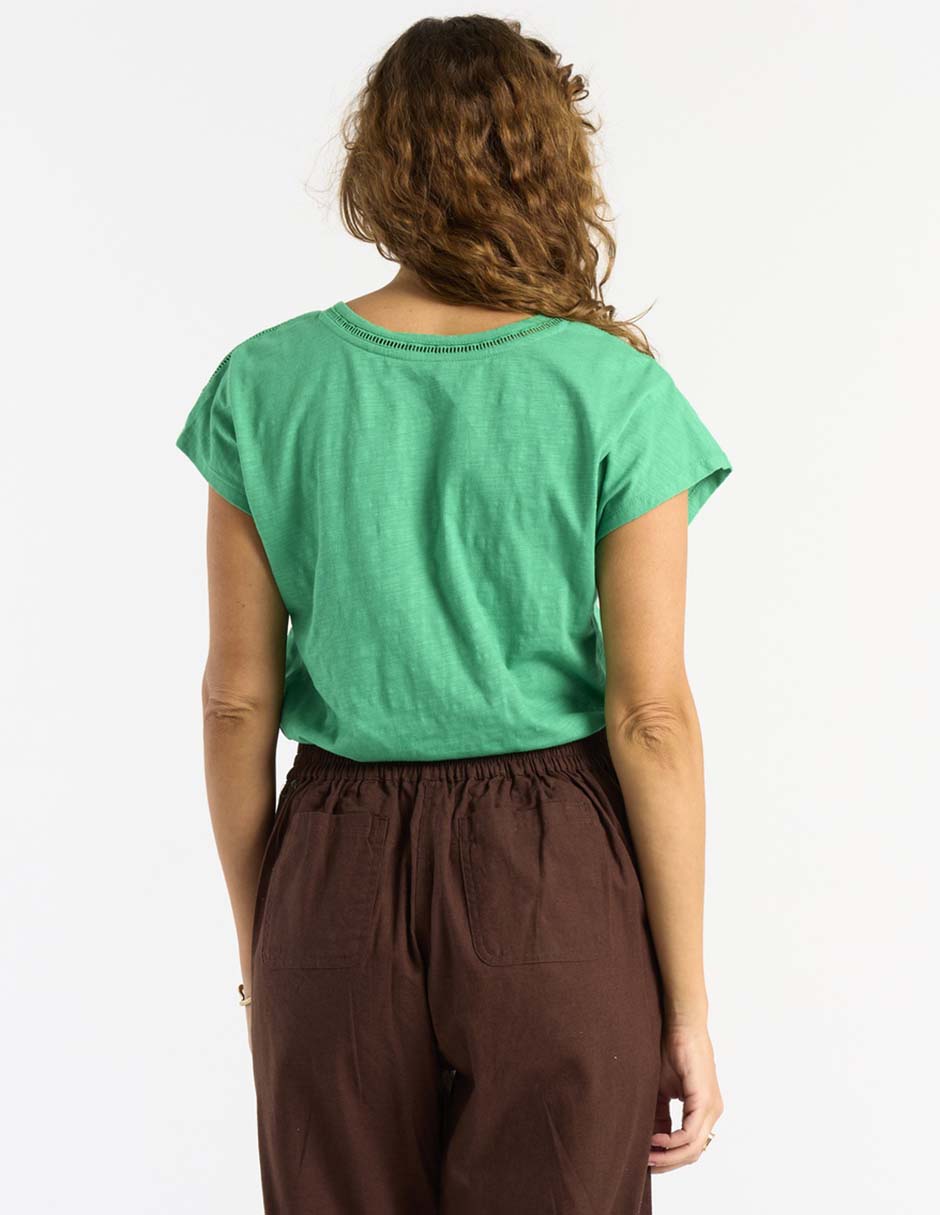 Playera manga corta cuello V para mujer 2