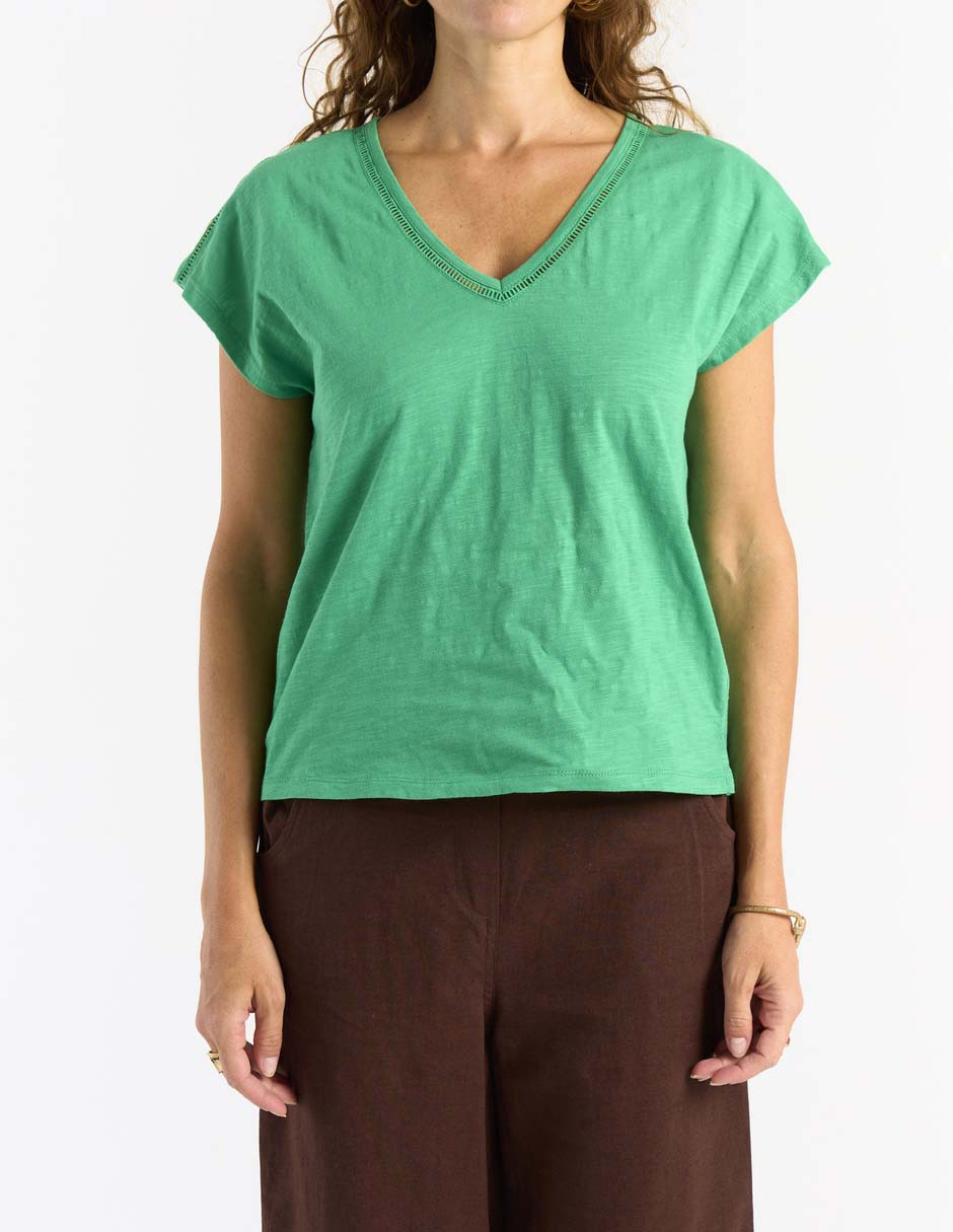 Playera manga corta cuello V para mujer 4