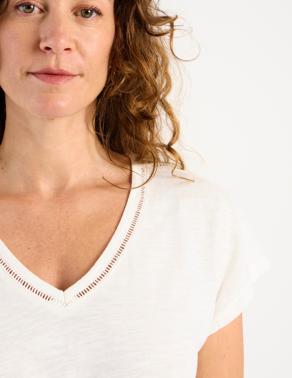 Playera manga corta cuello V para mujer 4