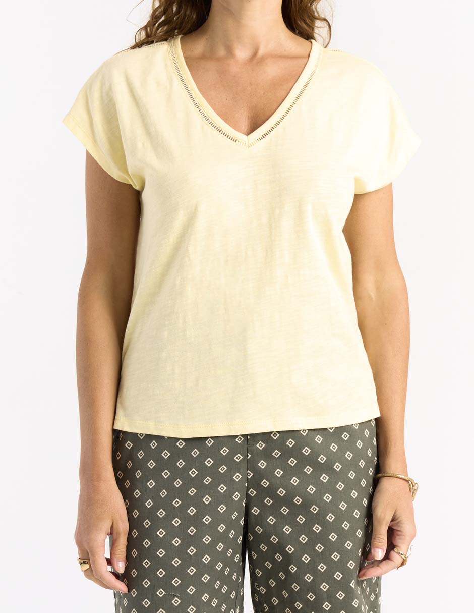 Playera manga corta Weekend cuello V para mujer