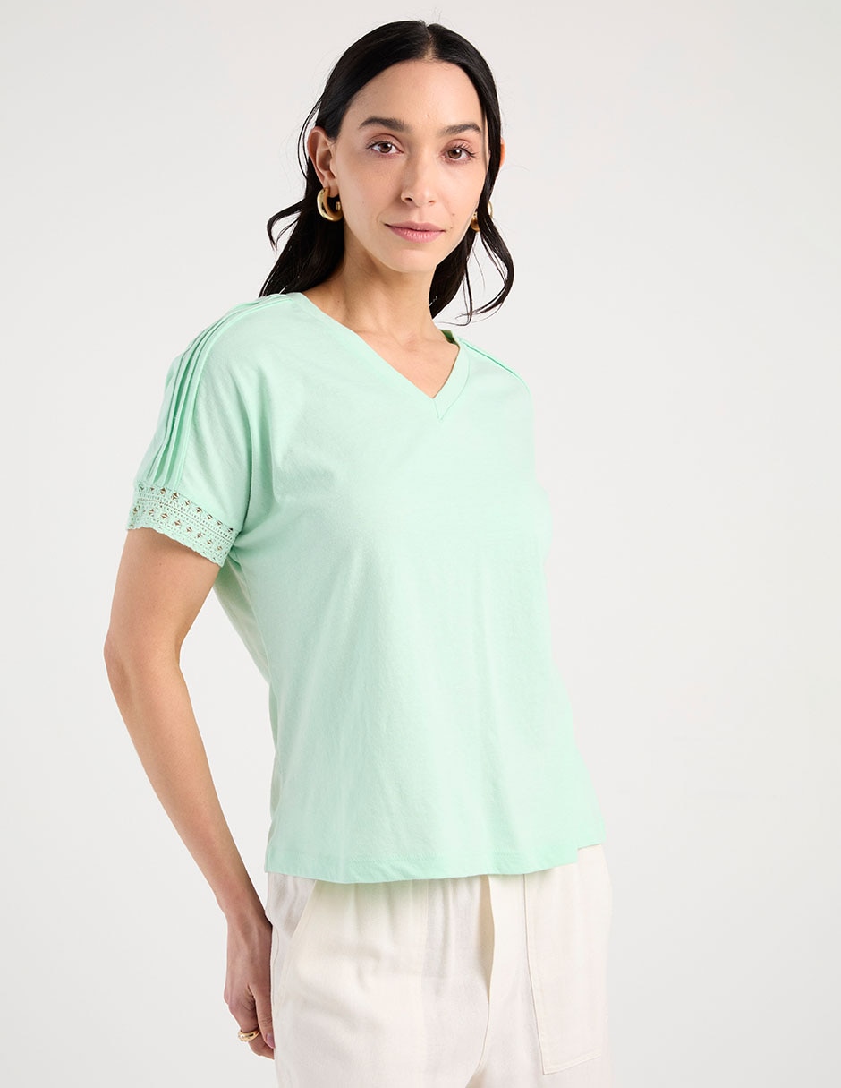 Playera manga corta cuello V para mujer