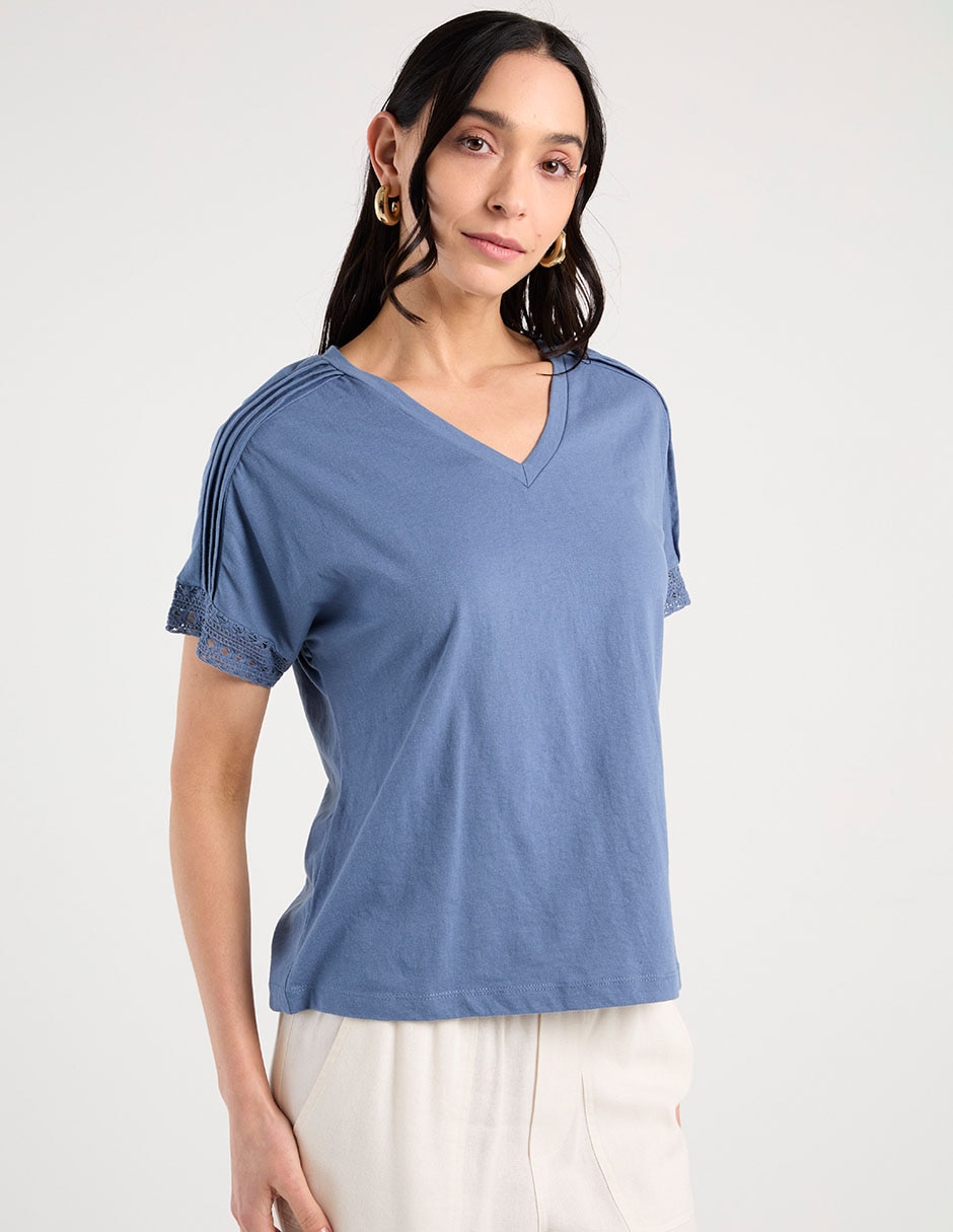 Playera manga corta cuello V para mujer