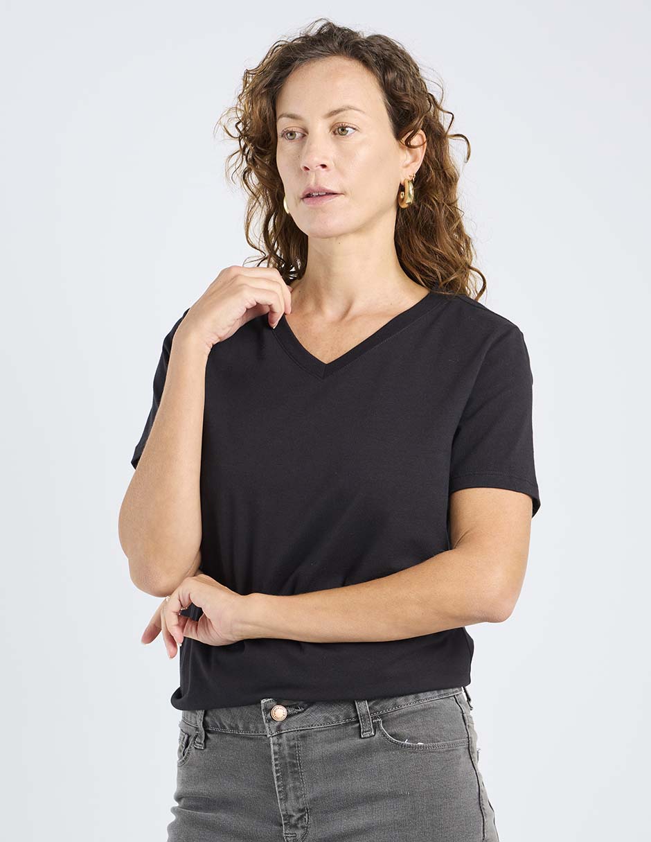 Playera manga corta cuello V para mujer