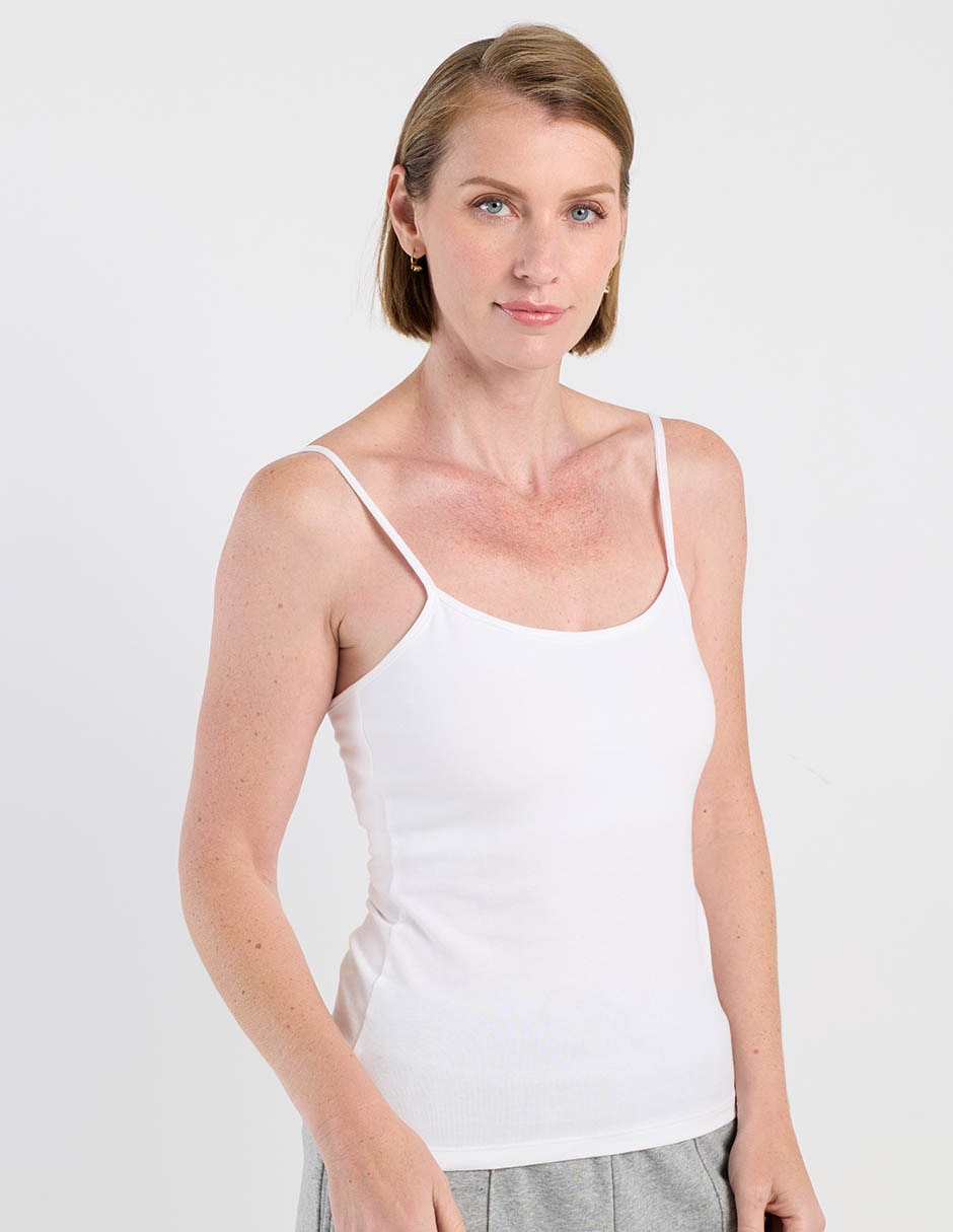 Top cuello redondo escote regular tirante delgado 2
