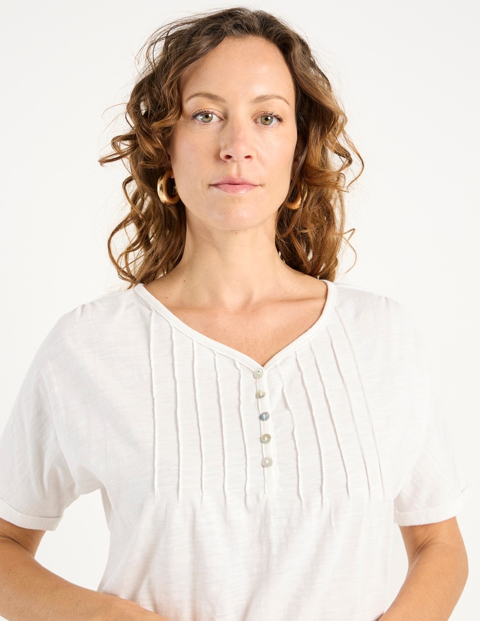 Playera manga corta cuello V para mujer 4