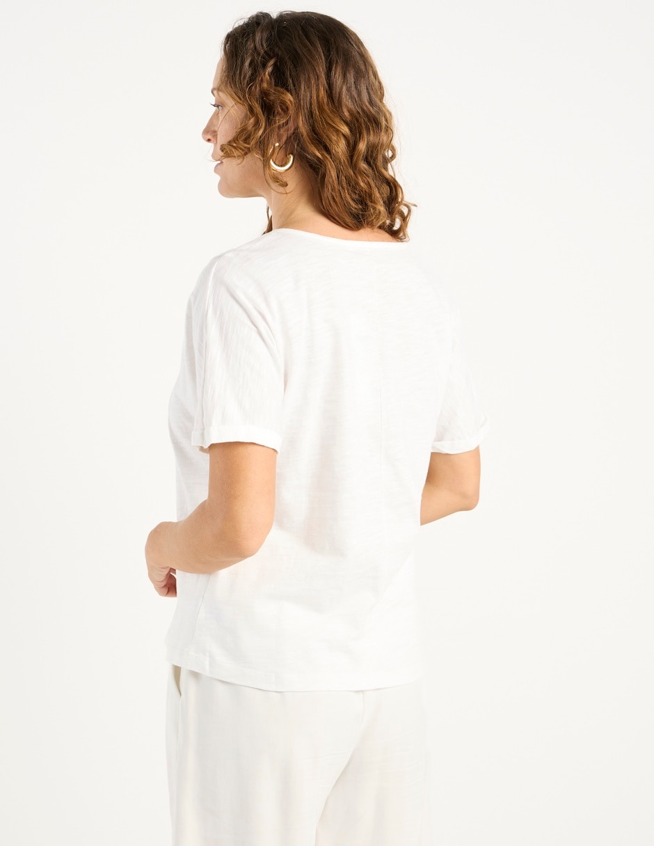 Playera manga corta cuello V para mujer 6